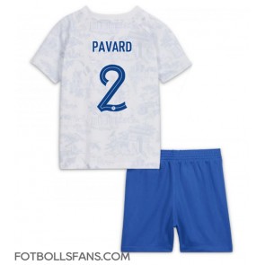Frankrike Benjamin Pavard #2 Replika Bortatröja Barn VM 2022 Kortärmad (+ Korta byxor)